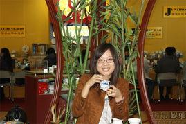 演员杨眉,光影交织，演绎人生百态