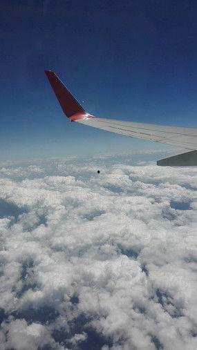 上飞机的照片,捕捉飞机起飞的壮丽瞬间