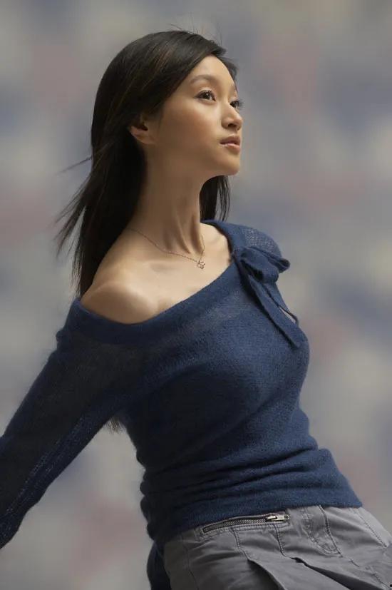 沈佳妮的照片,光影交织下的美丽瞬间